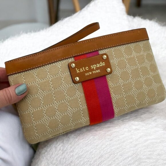 EUC Kate Spade Zippered Chrissy Stucco Wristlet/Clutch - Picture 1 of 15